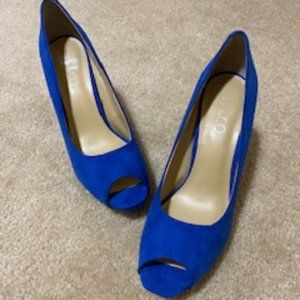 Nine & Co Size 8.5, Blue.